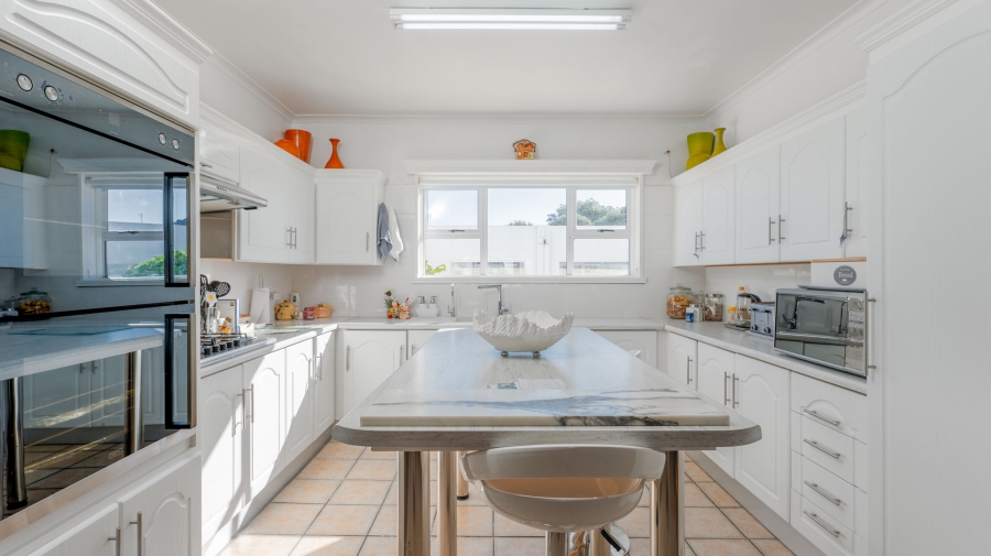 6 Bedroom Property for Sale in Struisbaai Western Cape